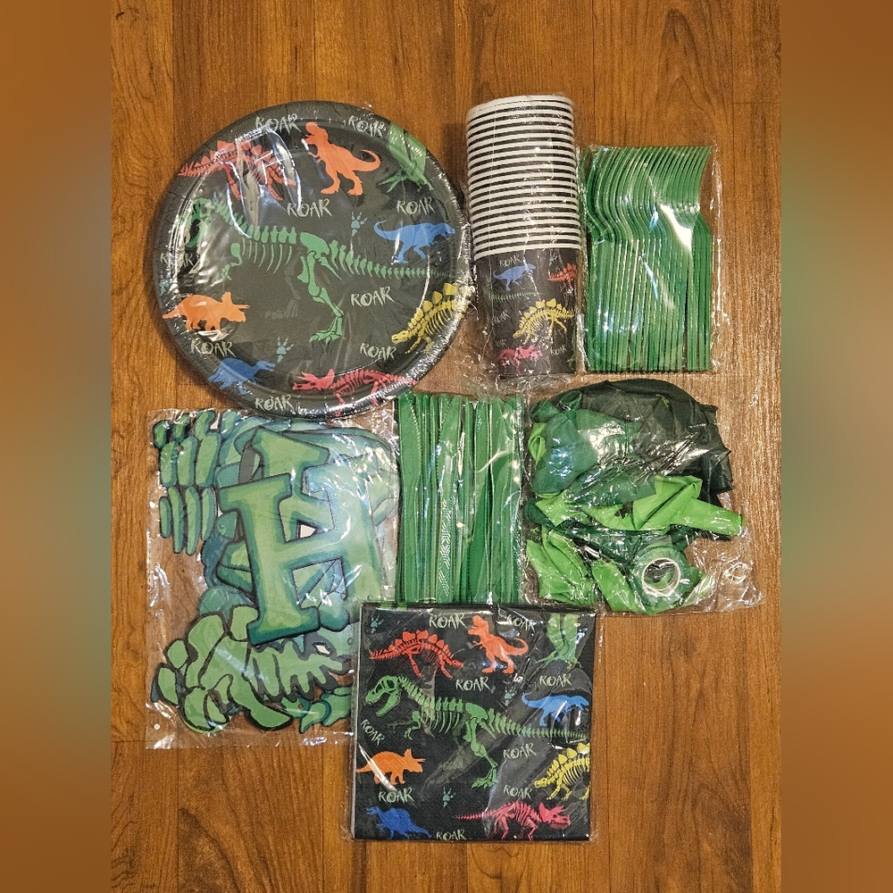 Dinosaur Party Supplies Set - Green and Black